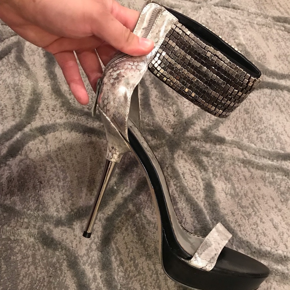 Beautiful never worn Bebe heels!